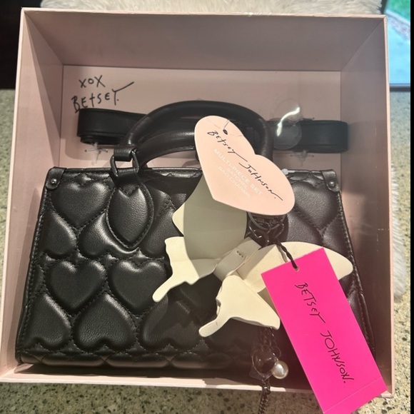 NWT-Betsey Johnson Quilted Black Heart Satchel - Picture 7 of 8